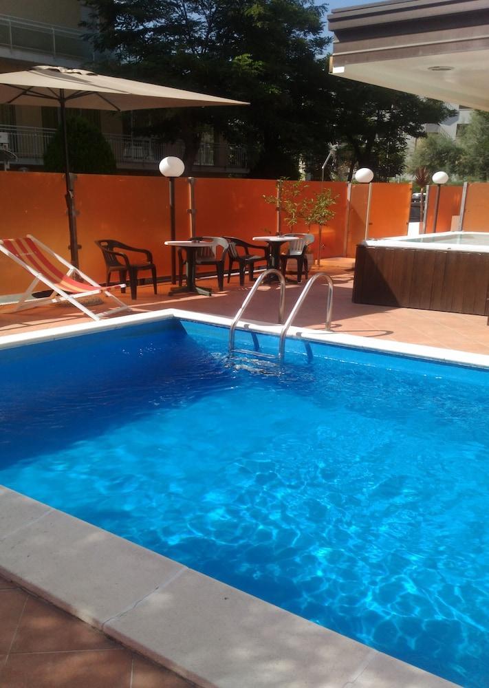 Hotel Prestige ريميني المظهر الخارجي الصورة